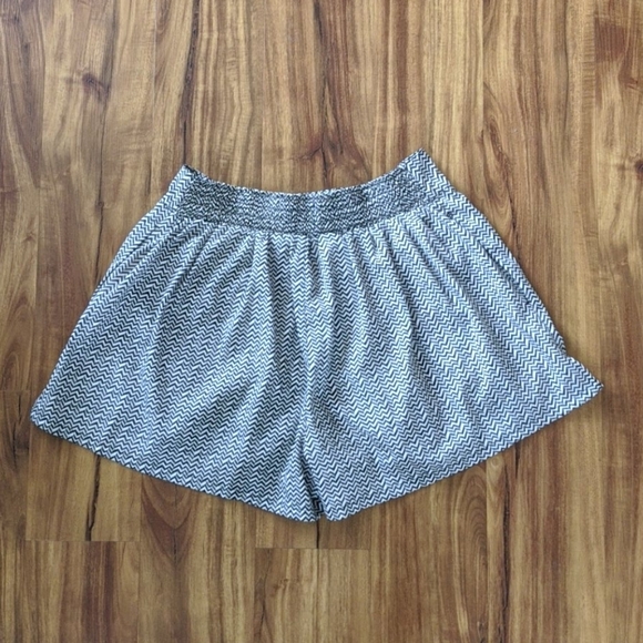 American Eagle Outfitters Fabric Shorts - Picture 3 of 4